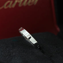 Lade das Bild in den Galerie-Viewer, Cartier Love Ring in 18KT Weißgold mit Cartier Box in Gr. 57
