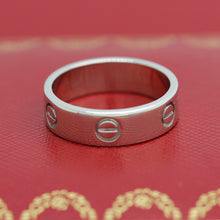 Lade das Bild in den Galerie-Viewer, Cartier Love Ring in 18KT Weißgold mit Cartier Box in Gr. 60
