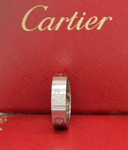 Lade das Bild in den Galerie-Viewer, Cartier Love Ring in 18KT Weißgold mit Cartier Box in Gr. 66
