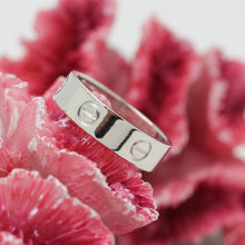 Lade das Bild in den Galerie-Viewer, Cartier Love Ring in 18KT Weißgold mit Cartier Box in Gr. 61
