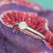 Lade das Bild in den Galerie-Viewer, Tiffany &amp; Co. Verlobungsring Platin 950-Gr.50 - Box &amp; Zertifikat 0.26 ct - VS1
