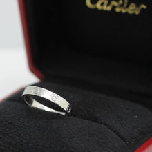Lade das Bild in den Galerie-Viewer, Cartier Love Ring in 18KT Weißgold mit Cartier Box in Gr. 56
