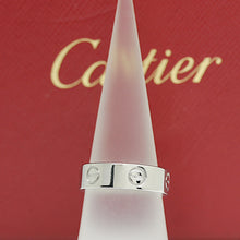 Lade das Bild in den Galerie-Viewer, Cartier Love Ring in 18KT Weißgold mit Cartier Box in Gr. 52

