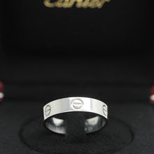 Lade das Bild in den Galerie-Viewer, Cartier Love Ring 18KT Weißgold mit Cartier Box &amp; Papiere in Gr. 66
