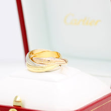 Lade das Bild in den Galerie-Viewer, Les must der Cartier Trinity Tricolour 18KT Gold mit Cartier Box in Gr. 52
