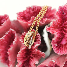 Lade das Bild in den Galerie-Viewer, Cartier Trinity Halskette in 18KT Gold Box
