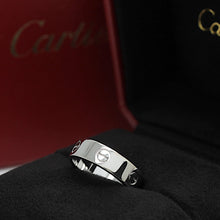 Lade das Bild in den Galerie-Viewer, Cartier Love Ring in 18KT Weißgold mit Cartier Box in Gr. 58
