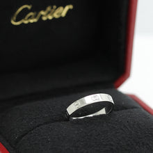 Lade das Bild in den Galerie-Viewer, Cartier Love Ring in 18KT Weißgold mit Cartier Box in Gr. 56
