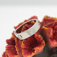 Lade das Bild in den Galerie-Viewer, Cartier Love Ring in 18KT Weißgold mit Cartier Box in Gr. 61

