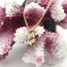 Lade das Bild in den Galerie-Viewer, Cartier Trinity Halskette in 18KT Gold Box
