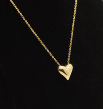 Lade das Bild in den Galerie-Viewer, Tiffany &amp; Co. Pinched Heart Halskette in 18KT Gold mit Box
