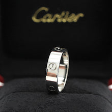 Lade das Bild in den Galerie-Viewer, Cartier Love Ring in 18KT Weißgold mit Cartier Box in Gr. 65

