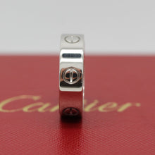 Lade das Bild in den Galerie-Viewer, Cartier Love Ring in 18KT Weißgold mit Cartier Box in Gr. 58
