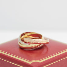 Lade das Bild in den Galerie-Viewer, Les must de Cartier Trinity Tricolour 18KT Gold mit Cartier Box in Gr. 49
