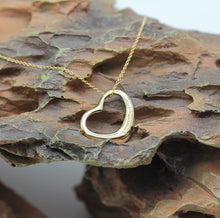 Lade das Bild in den Galerie-Viewer, Tiffany &amp; Co Halskette Elsa Peretti mit großen offenem Herz in 18KT Gold mit Box
