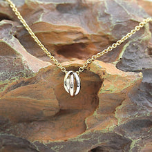 Lade das Bild in den Galerie-Viewer, Cartier Trinity Halskette in 18KT Gold Box
