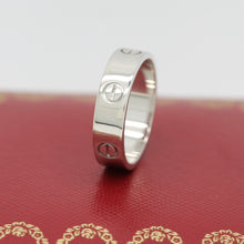 Lade das Bild in den Galerie-Viewer, Cartier Love Ring in 18KT Weißgold mit Cartier Box in Gr. 63
