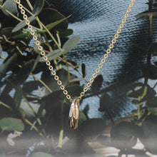 Lade das Bild in den Galerie-Viewer, Cartier Trinity Mini Halskette in 18KT Gold
