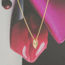 Lade das Bild in den Galerie-Viewer, Cartier Trinity Mini Halskette in 18KT Gold
