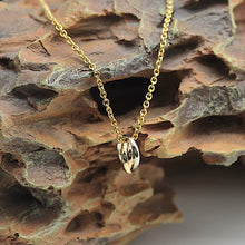 Lade das Bild in den Galerie-Viewer, Cartier Trinity Halskette in 18KT Gold Box
