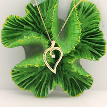 Lade das Bild in den Galerie-Viewer, Tiffany &amp; Co. &quot;offenes Blatt &quot; Halskette mit Diamant in 18KT Gold
