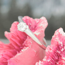 Lade das Bild in den Galerie-Viewer, Tiffany &amp; Co. Verlobungsring Platin 950- Gr.50 - Box &amp; Zertifikat 0,20 ct - VVS2
