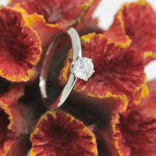 Lade das Bild in den Galerie-Viewer, Tiffany &amp; Co.Verlobungsring Platin 950 - Gr.49 - Box &amp; Zertifikat 0,37 ct - VS2
