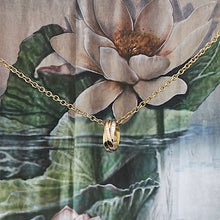 Lade das Bild in den Galerie-Viewer, Cartier Trinity Halskette in 18KT Gold Box
