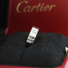 Lade das Bild in den Galerie-Viewer, Cartier Love Ring in 18KT Weißgold mit Cartier Box in Gr. 57
