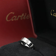 Lade das Bild in den Galerie-Viewer, Cartier Love Ring in 18KT Weißgold mit Cartier Box in Gr. 52
