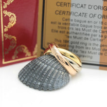 Lade das Bild in den Galerie-Viewer, Les must de Cartier Trinity Tricolour 18KT Gold mit Box &amp; Papiere in Gr. 53
