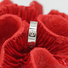 Lade das Bild in den Galerie-Viewer, Cartier Love Ring in 18KT Weißgold mit Cartier Box in Gr. 55

