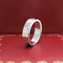 Lade das Bild in den Galerie-Viewer, Cartier Love Ring in 18KT Weißgold mit Cartier Box in Gr. 62
