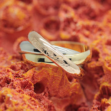 Lade das Bild in den Galerie-Viewer, Les must de Cartier Trinity Tricolour 18KT Gold mit Box &amp; Papiere in Gr. 52
