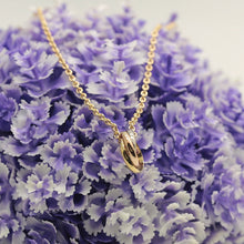 Lade das Bild in den Galerie-Viewer, Cartier Trinity Halskette in 18KT Gold Box
