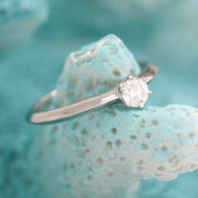 Lade das Bild in den Galerie-Viewer, Tiffany &amp; Co.Verlobungsring Platin 950 - Gr.49 - Box &amp; Zertifikat 0,22 ct - VS1
