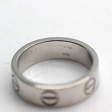 Lade das Bild in den Galerie-Viewer, Cartier Love Ring in 18KT Weißgold mit Cartier Box in Gr. 51
