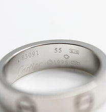 Lade das Bild in den Galerie-Viewer, Cartier Love Ring in 18KT Weißgold mit Cartier Box in Gr. 55
