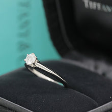 Lade das Bild in den Galerie-Viewer, Tiffany &amp; Co. Verlobungsring Platin 950-Gr.49 - Box &amp; Zertifikat 0.27 ct - VS1
