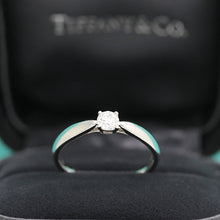 Lade das Bild in den Galerie-Viewer, Tiffany &amp; Co. Verlobungsring Platin 950- Gr.51 - Box &amp; Zertifikat 0,23 ct - VVS1
