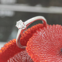 Lade das Bild in den Galerie-Viewer, Tiffany &amp; Co. Verlobungsring Platin 950- Gr.50 - Box &amp; Zertifikat 0,20 ct - VVS2
