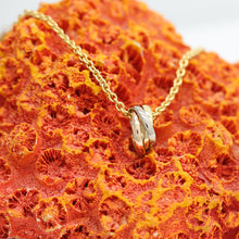 Lade das Bild in den Galerie-Viewer, Cartier Trinity Halskette in 18KT Gold Box
