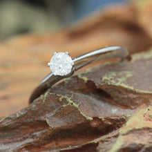 Lade das Bild in den Galerie-Viewer, Tiffany &amp; Co.Verlobungsring Platin 950 - Gr.49 - Box &amp; Zertifikat 0,22 ct - VS1
