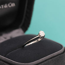 Lade das Bild in den Galerie-Viewer, Tiffany &amp; Co. Verlobungsring Platin 950-Gr.49 - Box &amp; Zertifikat 0.28 ct - VVS1
