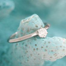 Lade das Bild in den Galerie-Viewer, Tiffany &amp; Co.Verlobungsring Platin 950 - Gr.49 - Box &amp; Zertifikat 0,22 ct - VS1
