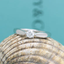 Lade das Bild in den Galerie-Viewer, Tiffany &amp; Co. Verlobungsring Platin 950- Gr.51 - Box &amp; Zertifikat 0,23 ct - VVS1
