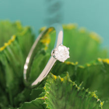 Lade das Bild in den Galerie-Viewer, Tiffany &amp; Co. Verlobungsring Platin 950-Gr.50 - Box &amp; Zertifikat 0.26 ct - VS1
