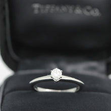 Lade das Bild in den Galerie-Viewer, Tiffany &amp; Co. Verlobungsring Platin 950- Gr.50 - Box &amp; Zertifikat 0,20 ct - VVS2

