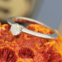 Lade das Bild in den Galerie-Viewer, Tiffany &amp; Co.Verlobungsring Platin 950 - Gr.49 - Box &amp; Zertifikat 0,22 ct - VS1
