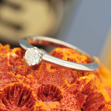 Lade das Bild in den Galerie-Viewer, Tiffany &amp; Co.Verlobungsring Platin 950 - Gr.49 - Box &amp; Zertifikat 0,22 ct - VS1
